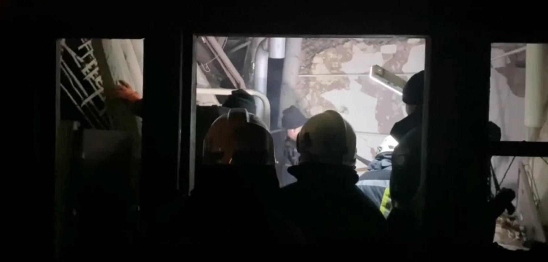 Вражеская авиация атаковала дома в Лебедине: удалось спасти 5 человек