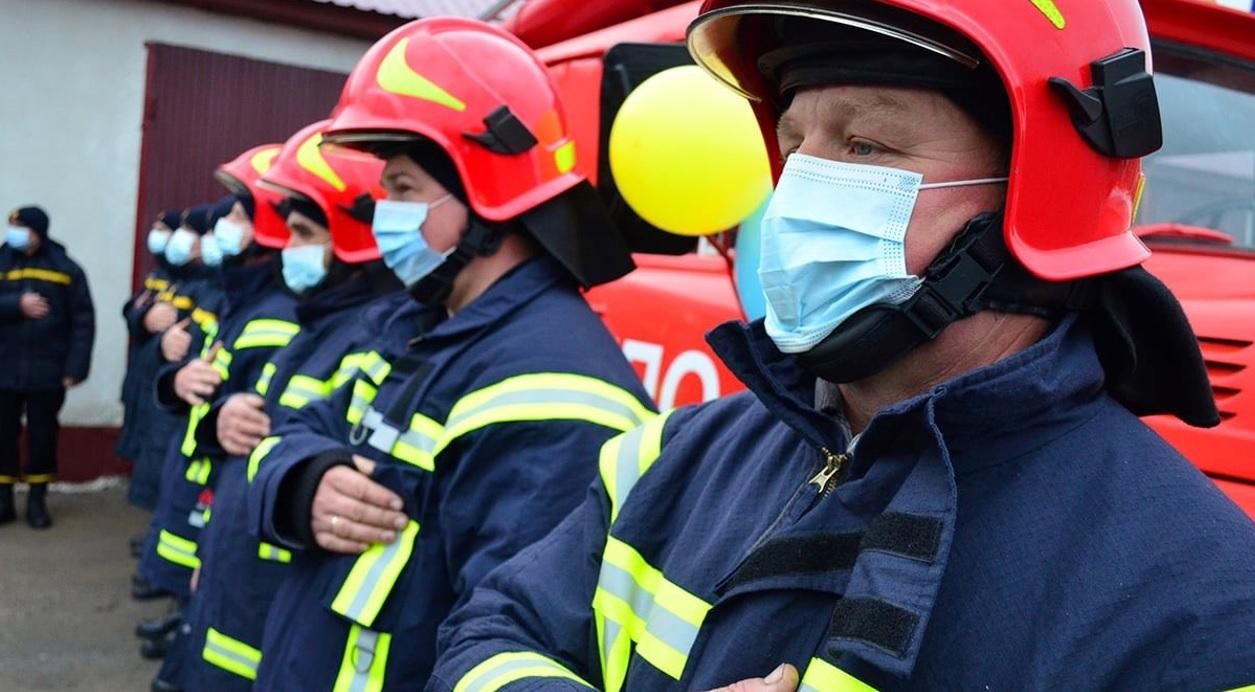 Пенсионеры и ветераны пожарной охраны возвращаются в ряды ГСЧС, чтобы помочь во время войны - 24 Канал Пенсионеры и ветераны пожарной охраны возвращаются в ряды ГСЧС, чтобы помочь во время войны - 24 Канал