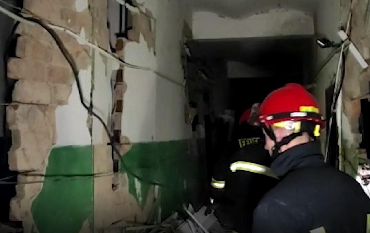 Авіаудар по гуртожитку в Житомирі: під завалами знайшли загиблого - 24 Канал