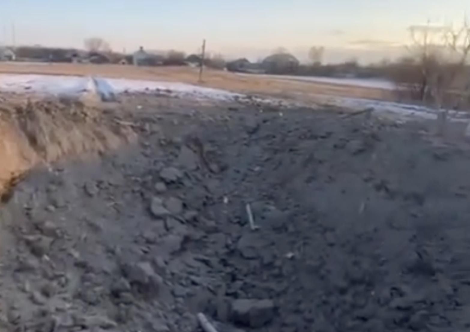Глубокие воронки в земле: в МВД показали видео из полуразрушенного Малина на Житомирщине