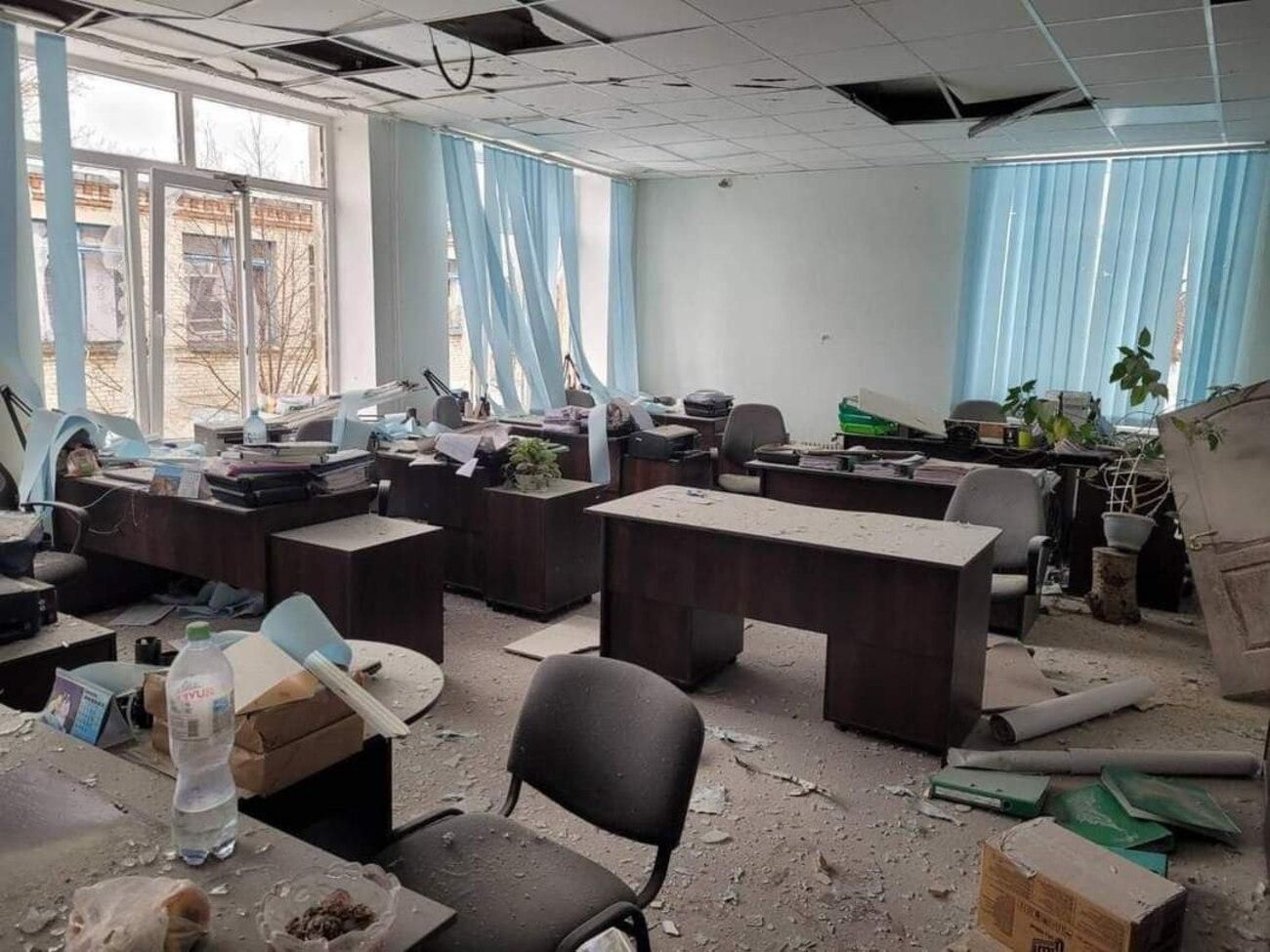 "Самые страшные сутки": как выглядит разрушенный департамент гражданской защиты в Северодонецке