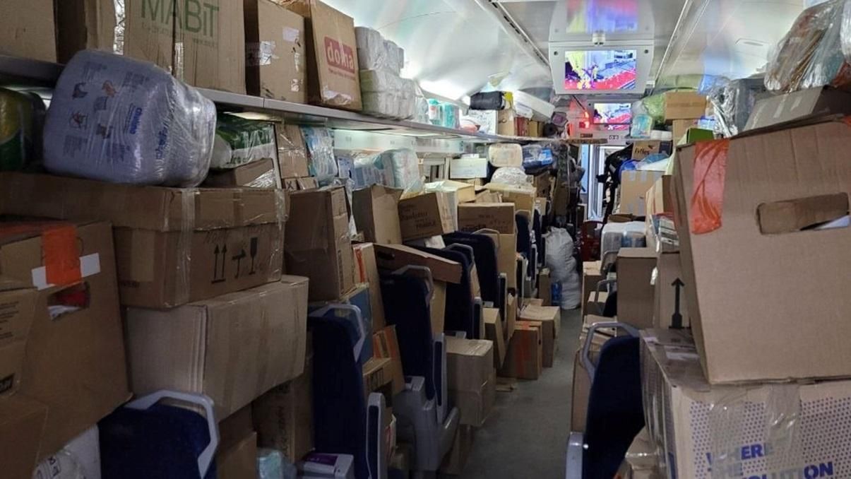 УЗ за тиждень доставила майже 9 тонн вантажів для підтримки постраждалих регіонів, – Кубраков - 24 Канал УЗ за тиждень доставила майже 9 тонн вантажів для підтримки постраждалих регіонів, – Кубраков - 24 Канал