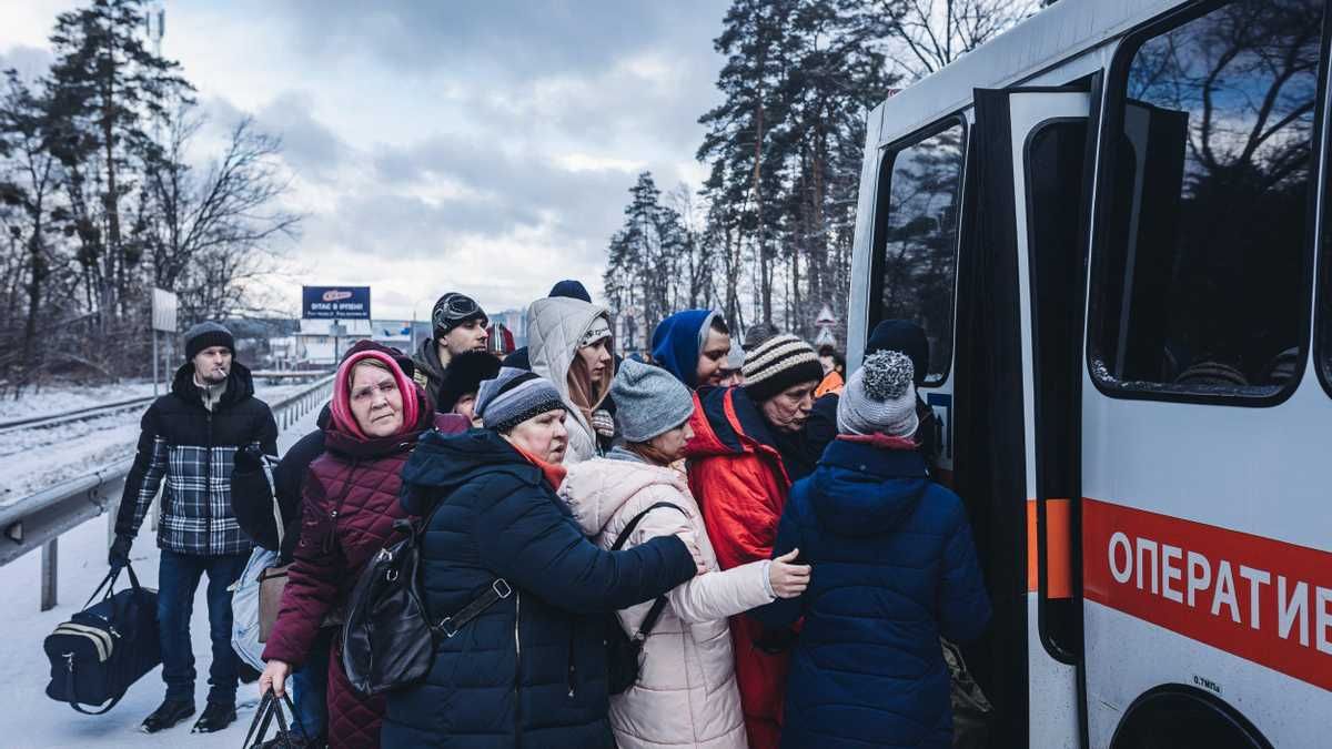 Колонна для эвакуации из Киевской области уже выехала: красноречивое видео