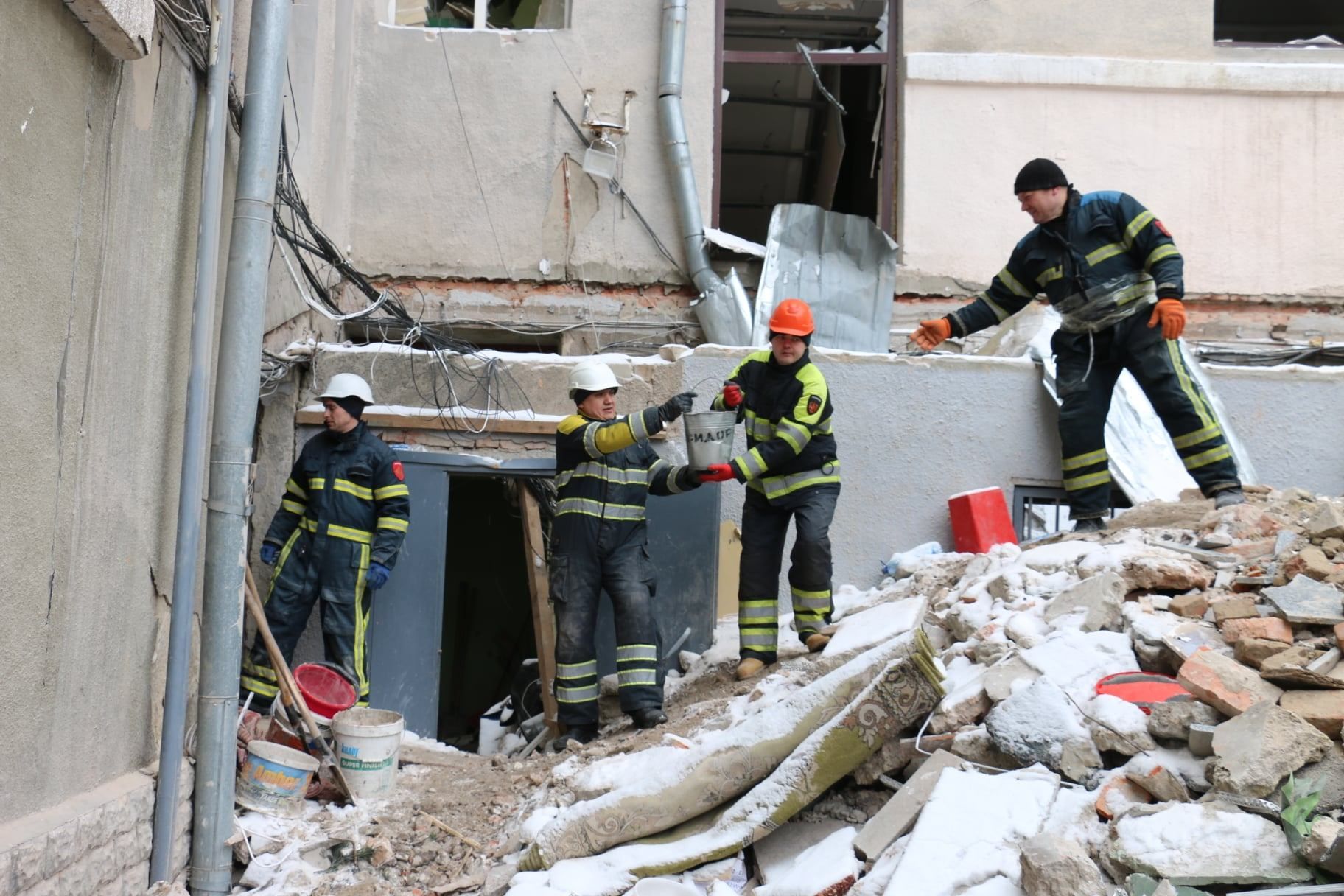 Из-за обстрела на рынке Харькова погиб несовершеннолетний Из-за обстрела на рынке Харькова погиб несовершеннолетний