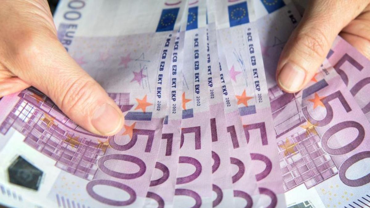 ЕС вводит запрет на предоставление Беларуси банкнот евро