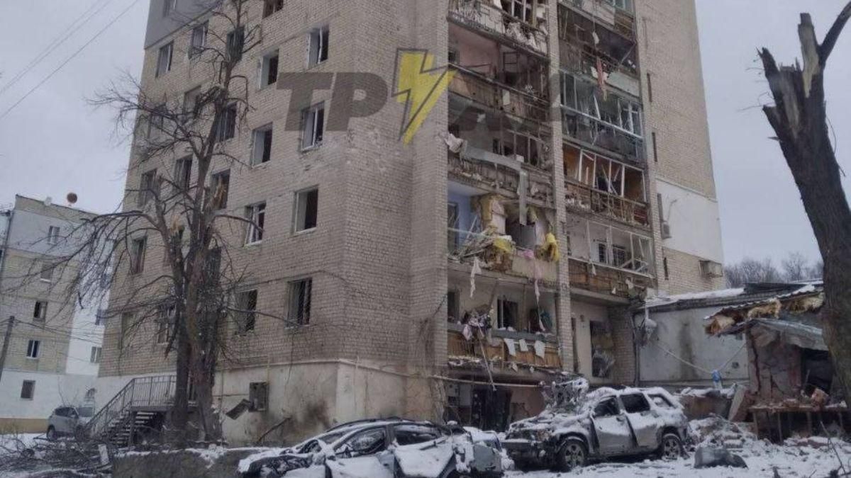 Розгромлені багатоповерхівки: показали жахливі наслідки обстрілів у Харкові - 24 Канал