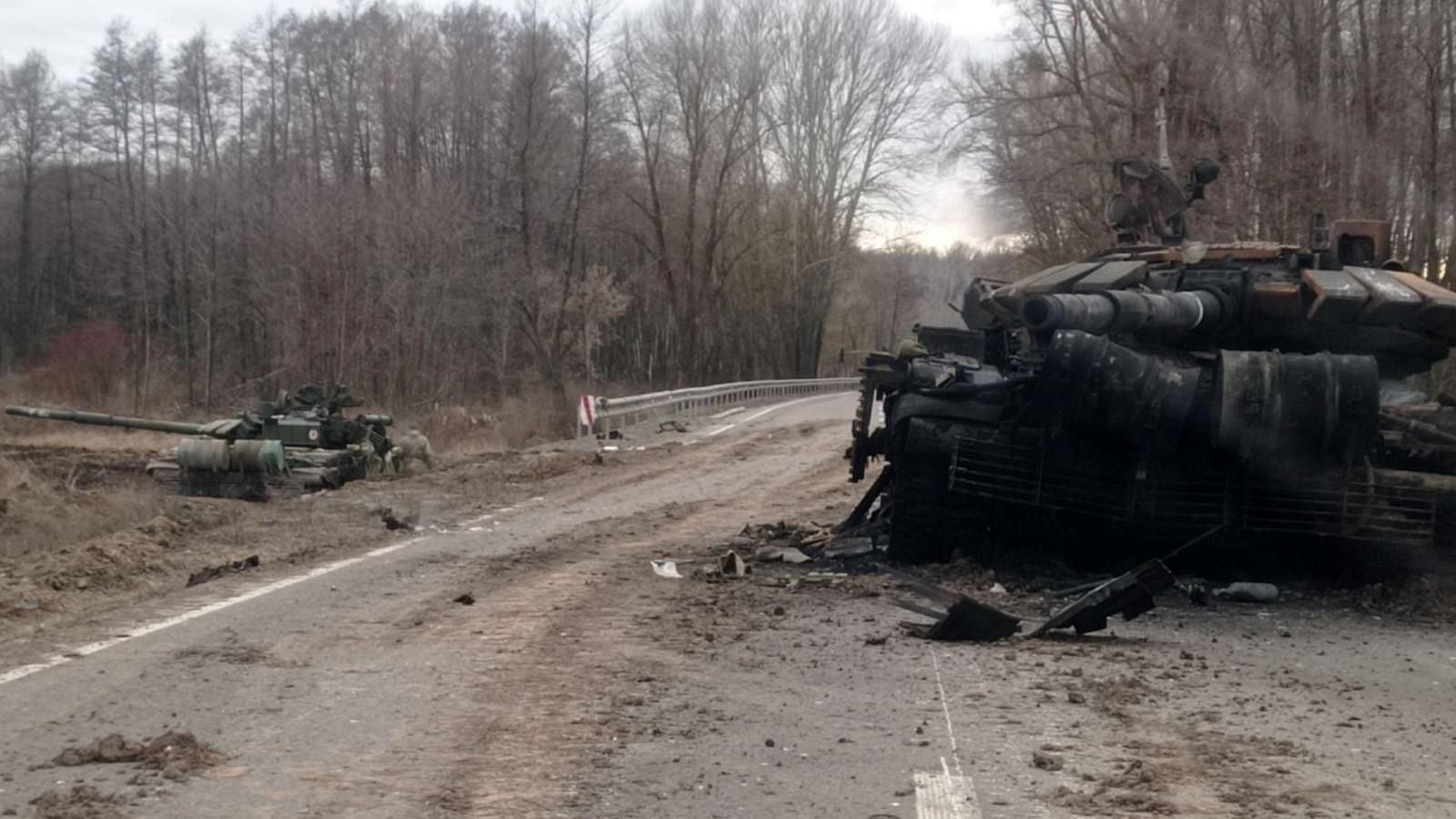 Российские оккупанты начали стрелять по своим, чтобы выйти из окружения украинской армии