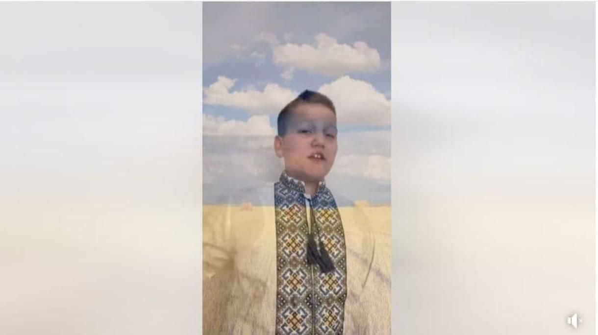 Дети поддерживают флешмоб и поют "Гей, у лузі червона калина": трогательное видео Дети поддерживают флешмоб и поют "Гей, у лузі червона калина": трогательное видео