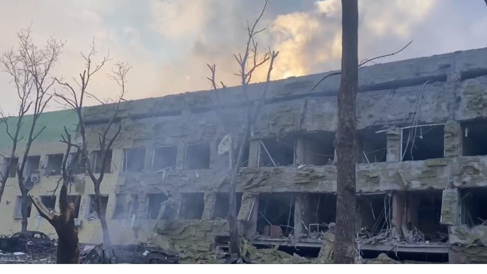 Разрушения колоссальные: в горсовете Мариуполя показали ужасное видео обстрела детской больницы