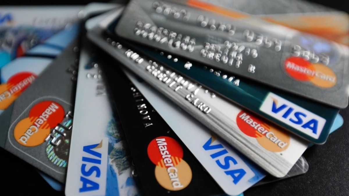 "Ви зовсім о***ли": Райффайзенбанк в Росії зробив свої картки Visa та Mastercard безстроковими - 24 Канал "Ви зовсім о***ли": Райффайзенбанк в Росії зробив свої картки Visa та Mastercard безстроковими - 24 Канал
