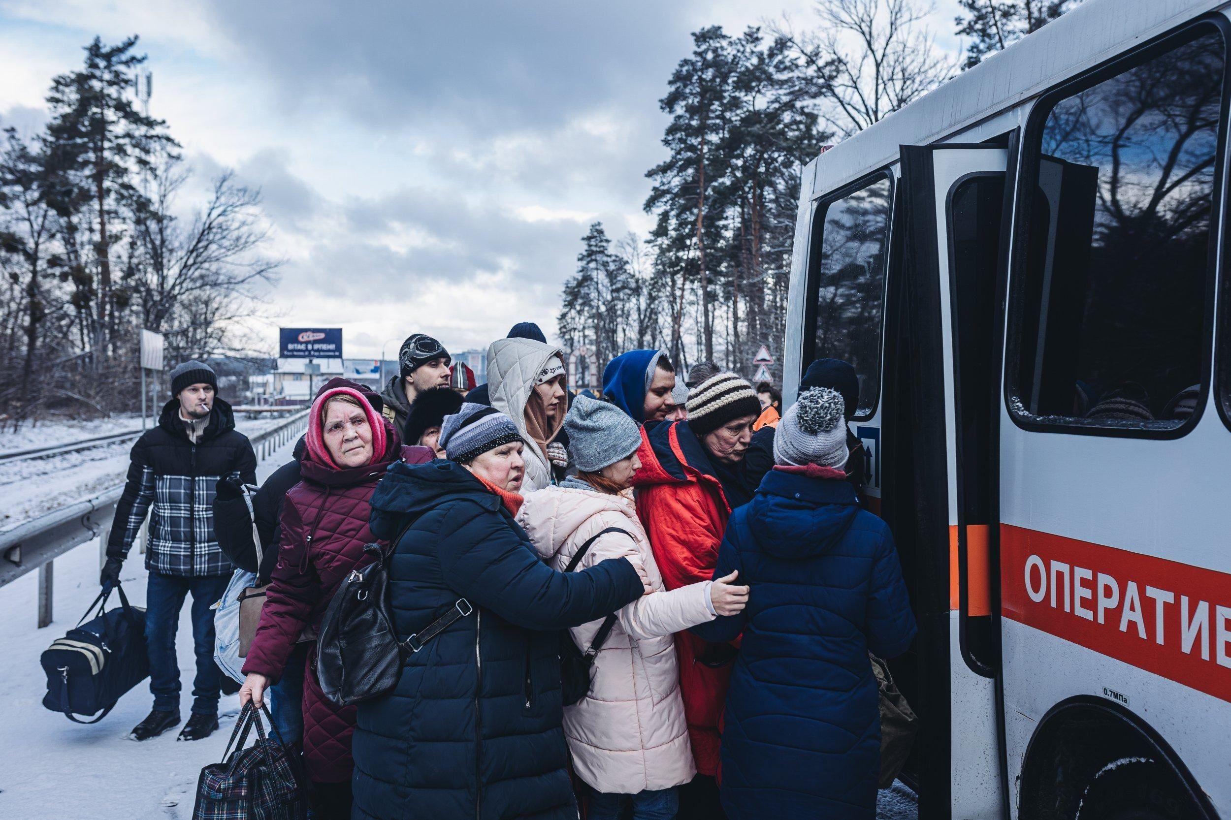 Із Сум виїхало 25 автобусів, в яких евакуюється близько тисячі людей - 24 Канал