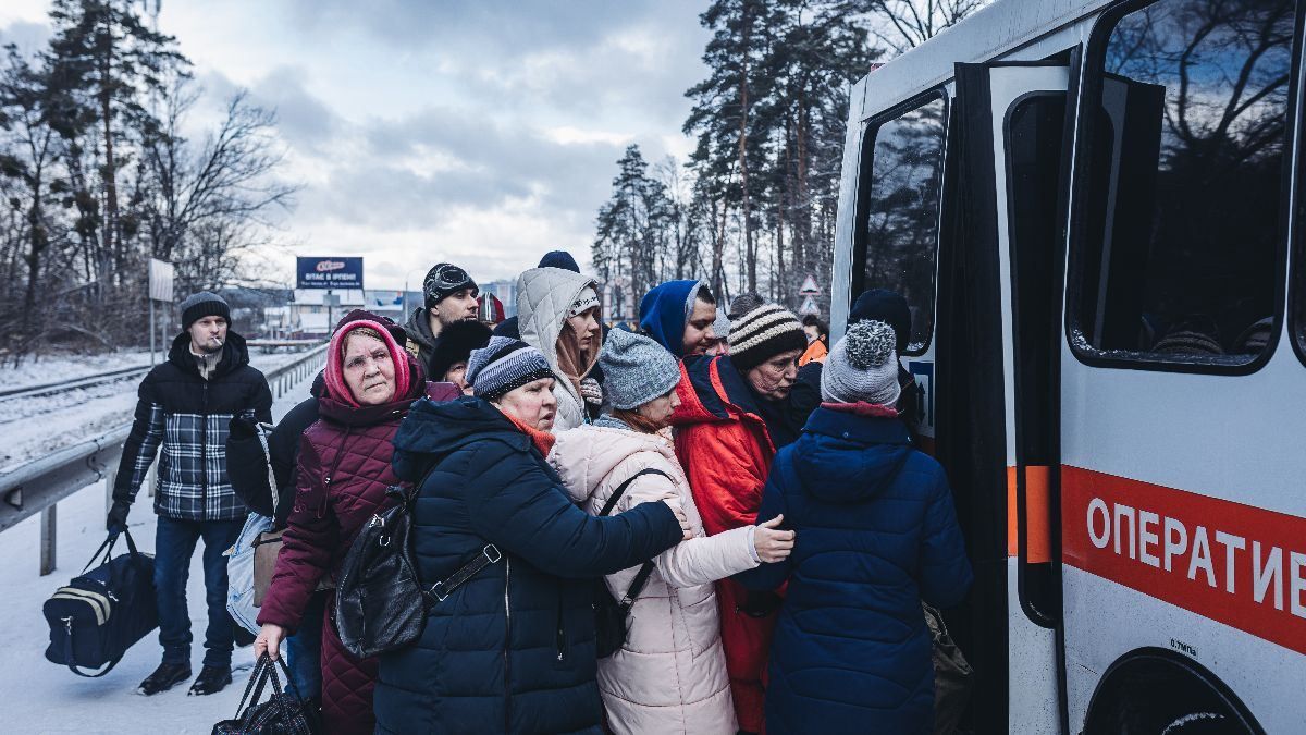 Евакуаційна колона з жителями Енергодара таки вирушила на Запоріжжя - 24 Канал