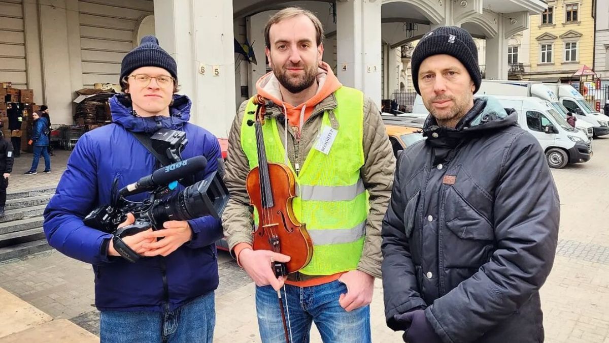 Скрипаль Олександр Божик зіграв для волонтерів у Львові: "Дивні відчуття"