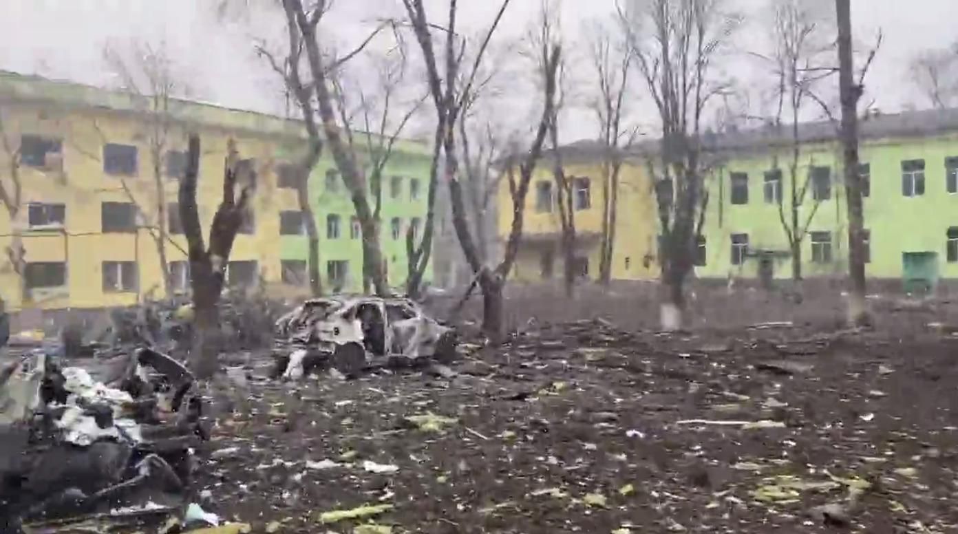 У Маріуполі людей ховають у братських могилах: лише за день майже 50 жертв - 24 Канал