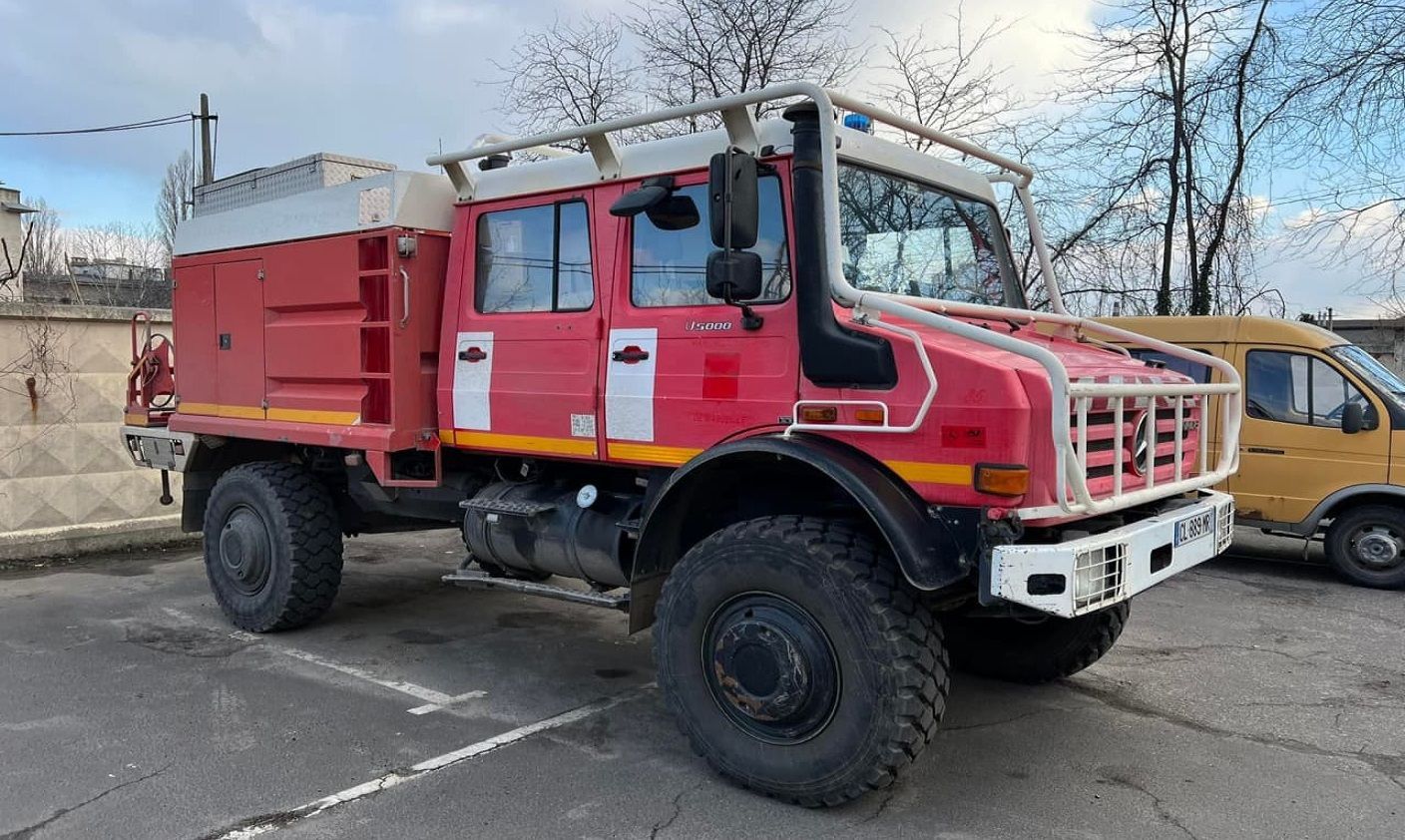 Одеса отримала від Марселю пожежну машину Mercedes Unimog для гасіння вогню у складних умовах Одеса отримала від Марселю пожежну машину Mercedes Unimog для гасіння вогню у складних умовах