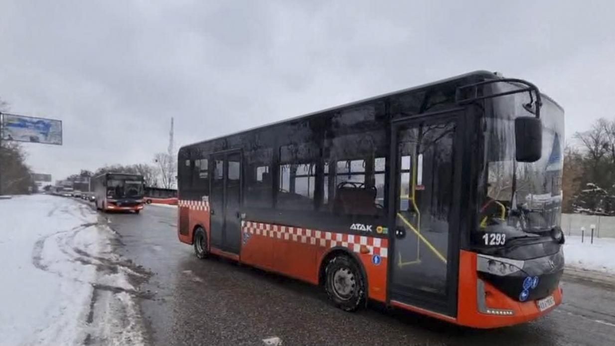 Евакуація людей з Ізюма зірвана: весь день тривають обстріли - 24 Канал