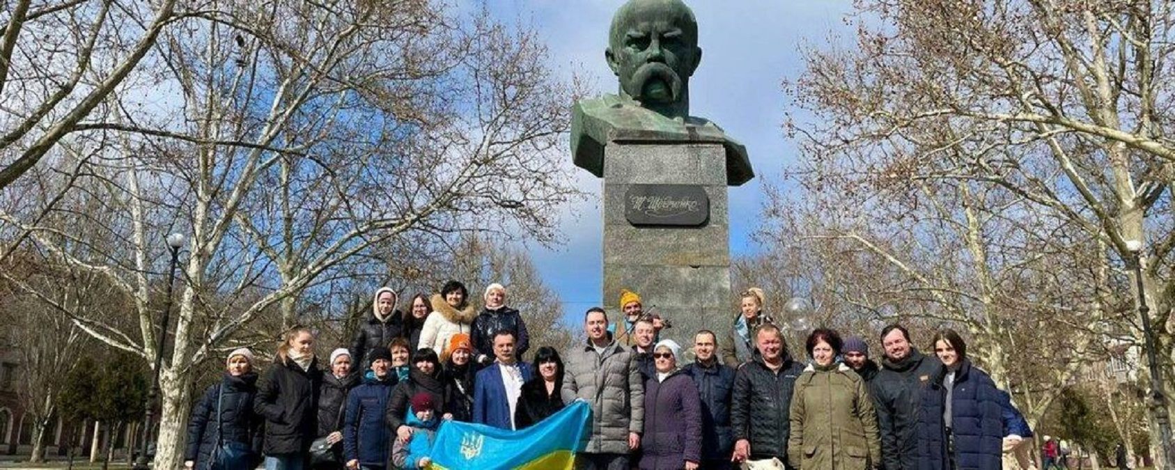 Херсонцы плевали на оккупантов и почтили память Кобзаря Херсонцы плевали на оккупантов и почтили память Кобзаря