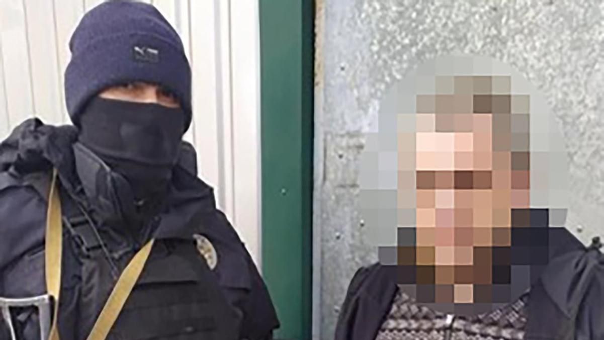 У Запоріжжі затримали озброєного до зубів окупанта: чоловік мав автомати, пістолети та гранати - 24 Канал