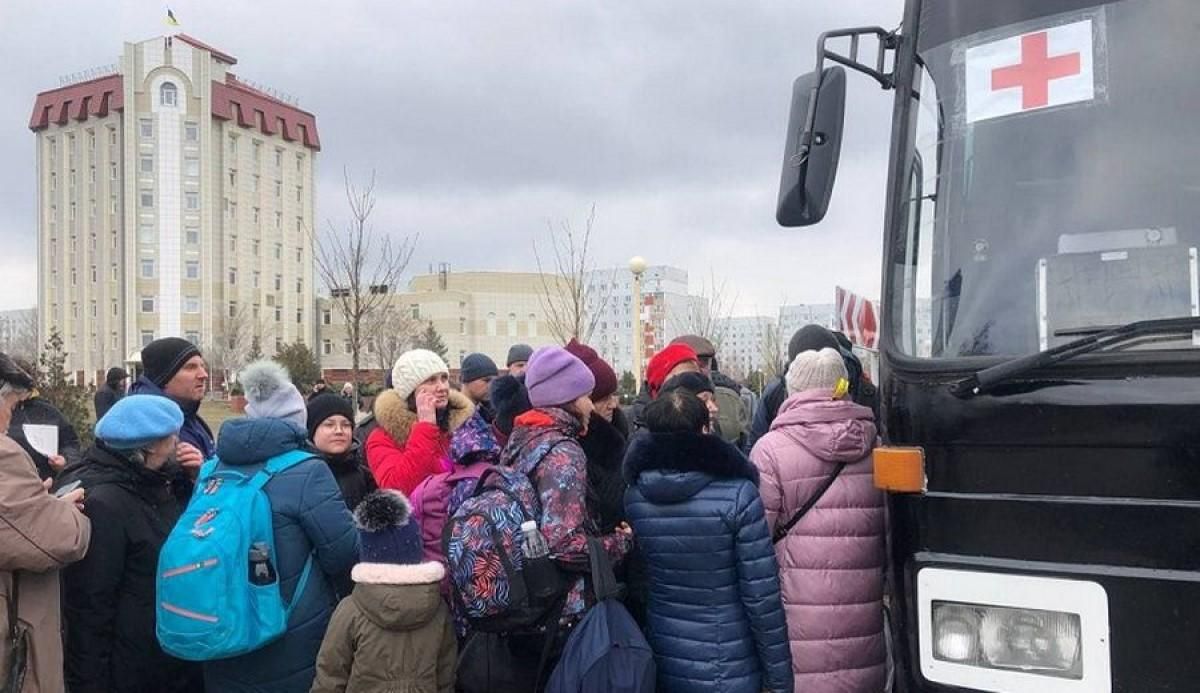 Спасли людей: жителей Энергодара эвакуировали зеленым коридором в Запорожье
