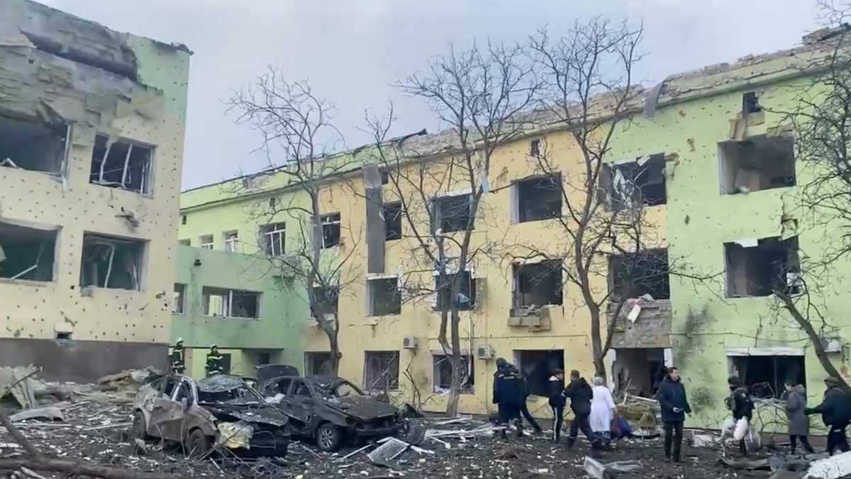 Метинвест открыл гуманитарный фронт, но Мариуполь нуждается в 