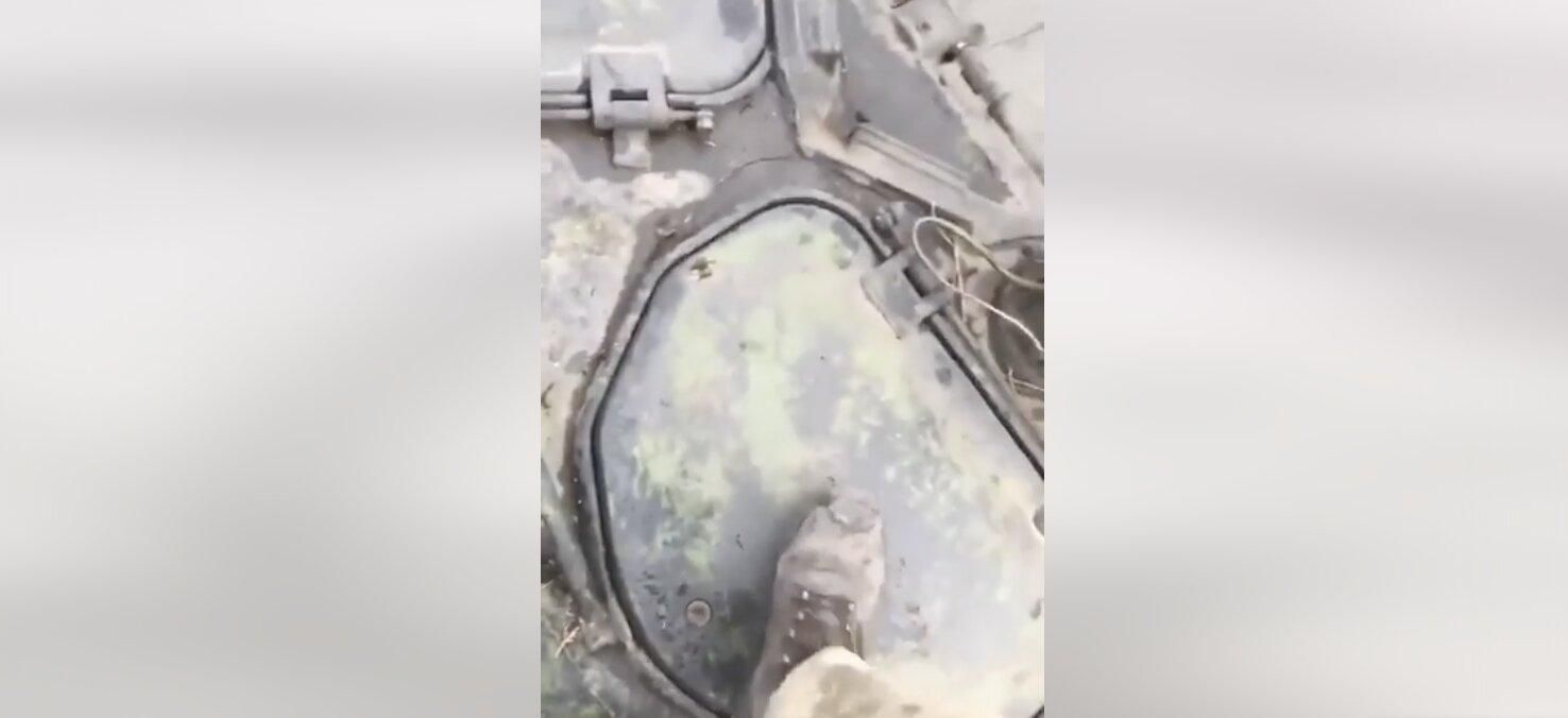 Вторая "сильнейшая" армия мира: россияне укрылись от украинских бойцов в БТРе и не выходят - 24 Канал Вторая "сильнейшая" армия мира: россияне укрылись от украинских бойцов в БТРе и не выходят - 24 Канал