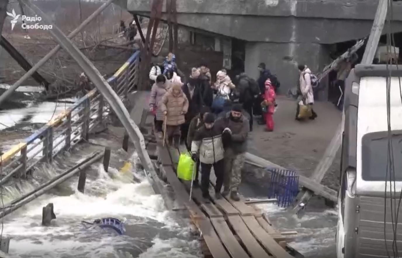 13 діб у підвалі та сльози дітей: як евакуюються людей з Ірпеня, Бучі та Ворзеля - 24 Канал