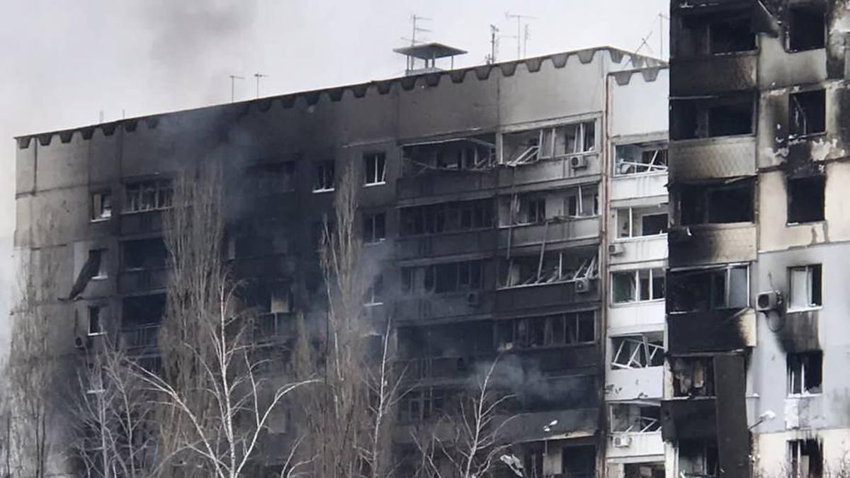 Сожженная дотла многоэтажка: последствия зверского обстрела Харькова на одном фото