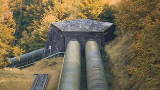 Итальянская нефтяная компания тоже не будет больше закупать нефть у России