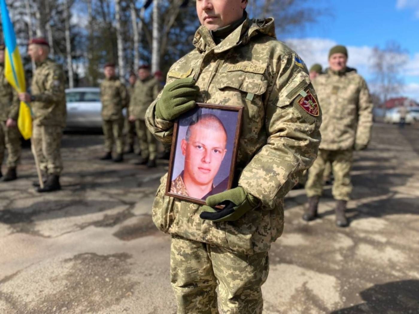 Бо усе розбомблене: загиблого військового із Харківщини поховають у Чернівцях - 24 Канал