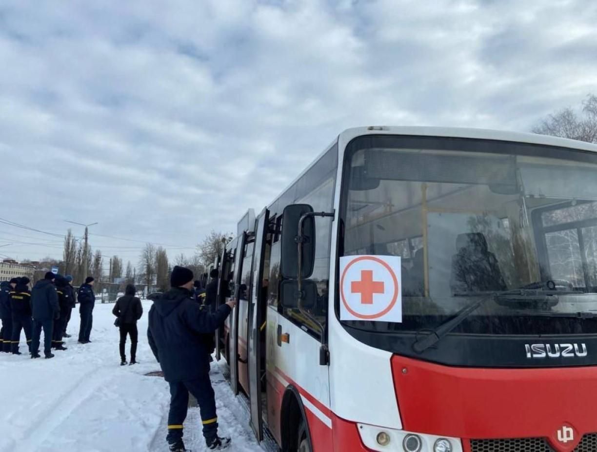 Чекають підтвердження тиші: в Сумах почали формувати колони для евакуації людей - 24 Канал