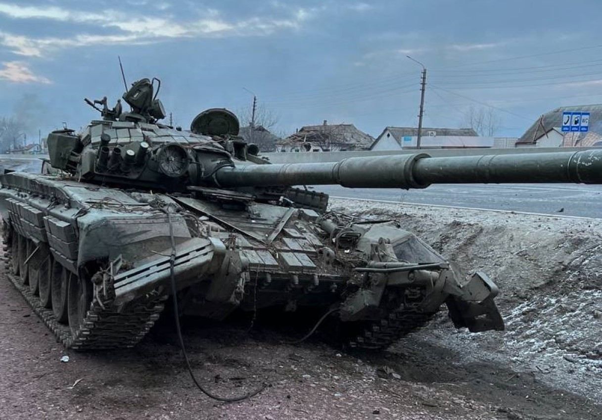 Украинская авиация разбомбила часть танков и колонну снабжения оккупантов на Николаевщине Украинская авиация разбомбила часть танков и колонну снабжения оккупантов на Николаевщине