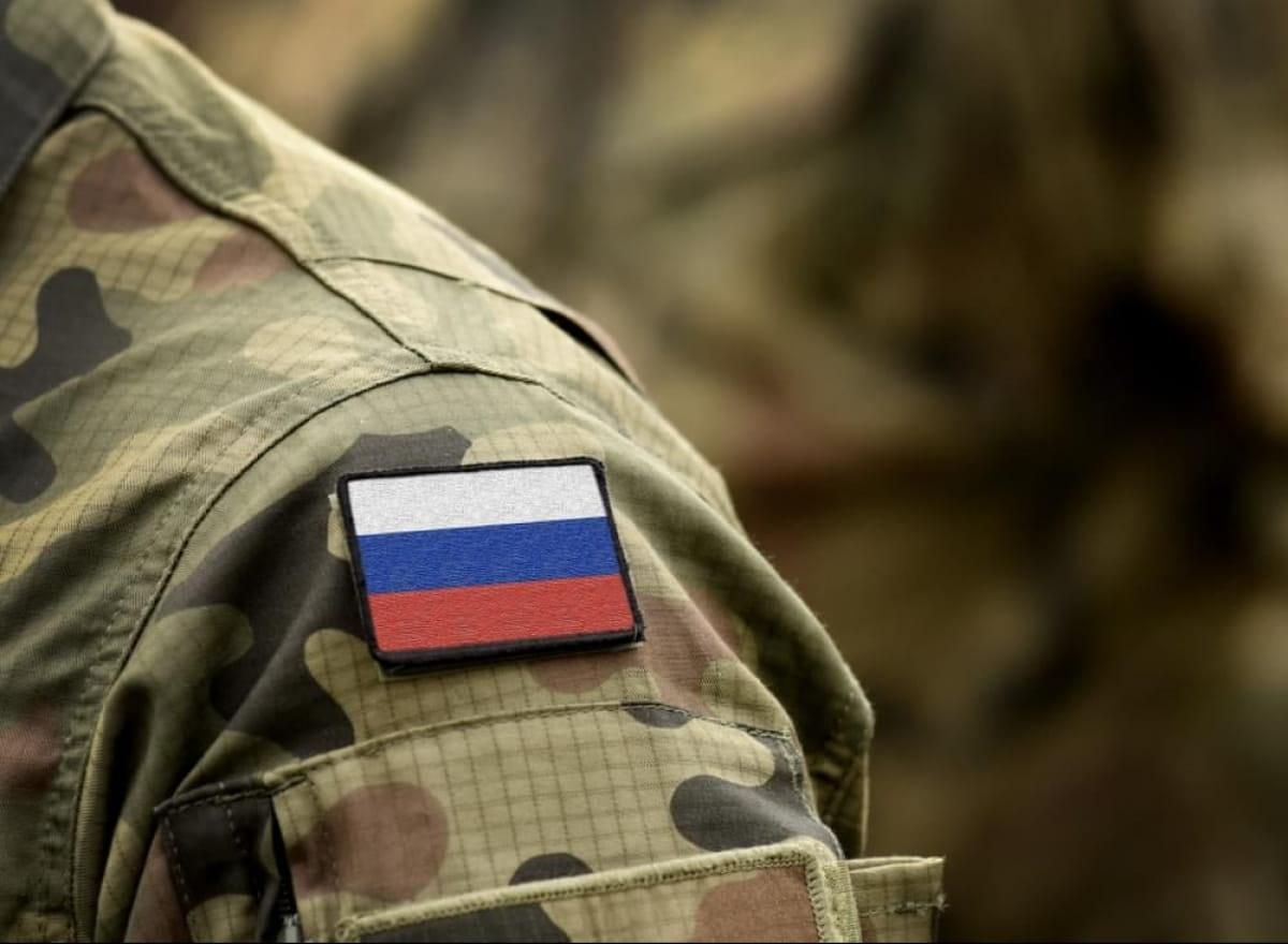 Российское командование начинает сжигать тела убитых оккупантов в обычных ямах