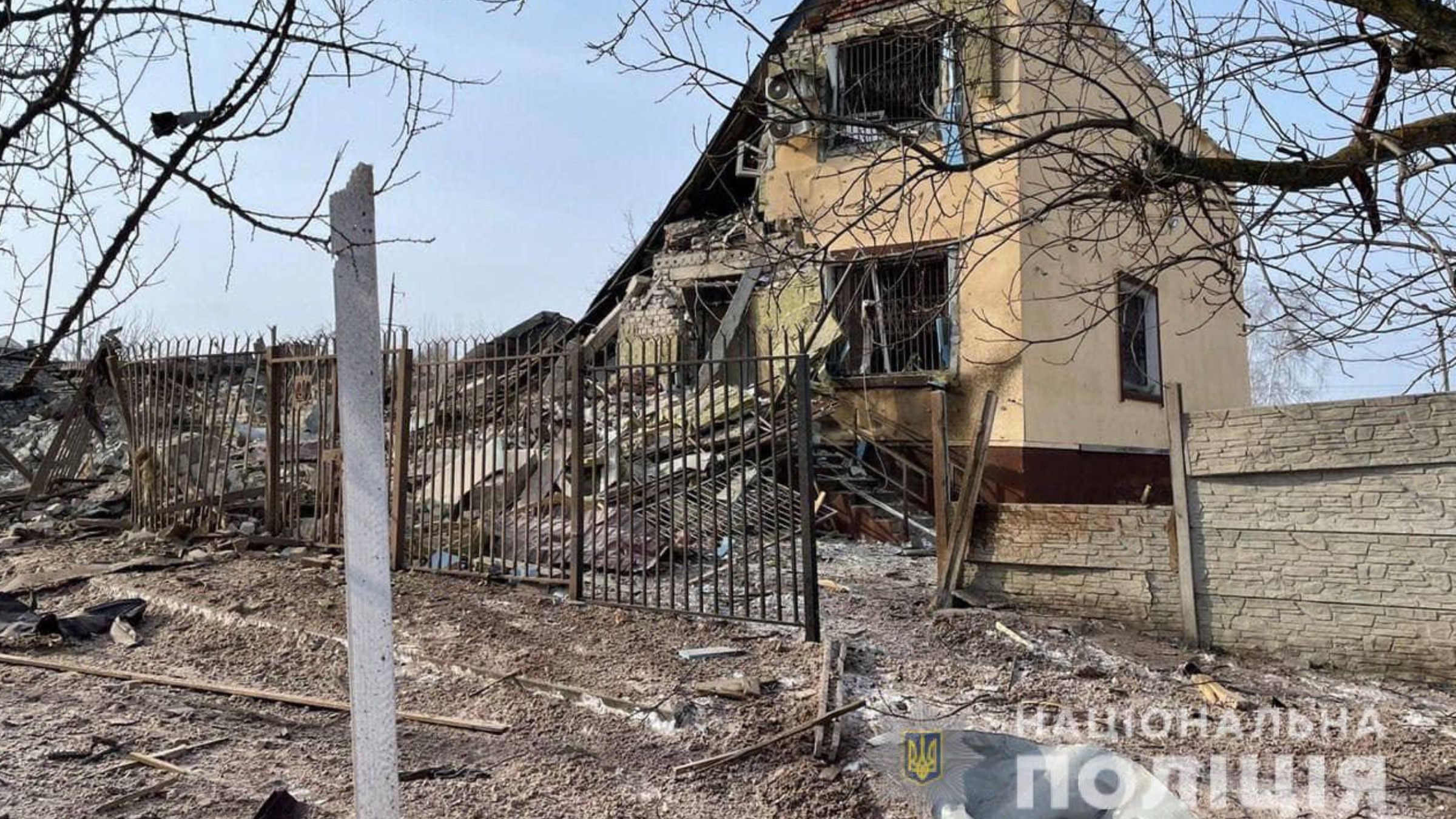Армія Росії продовжує знищувати будинки  Харкова і передмістя: світлини від поліції - 24 Канал