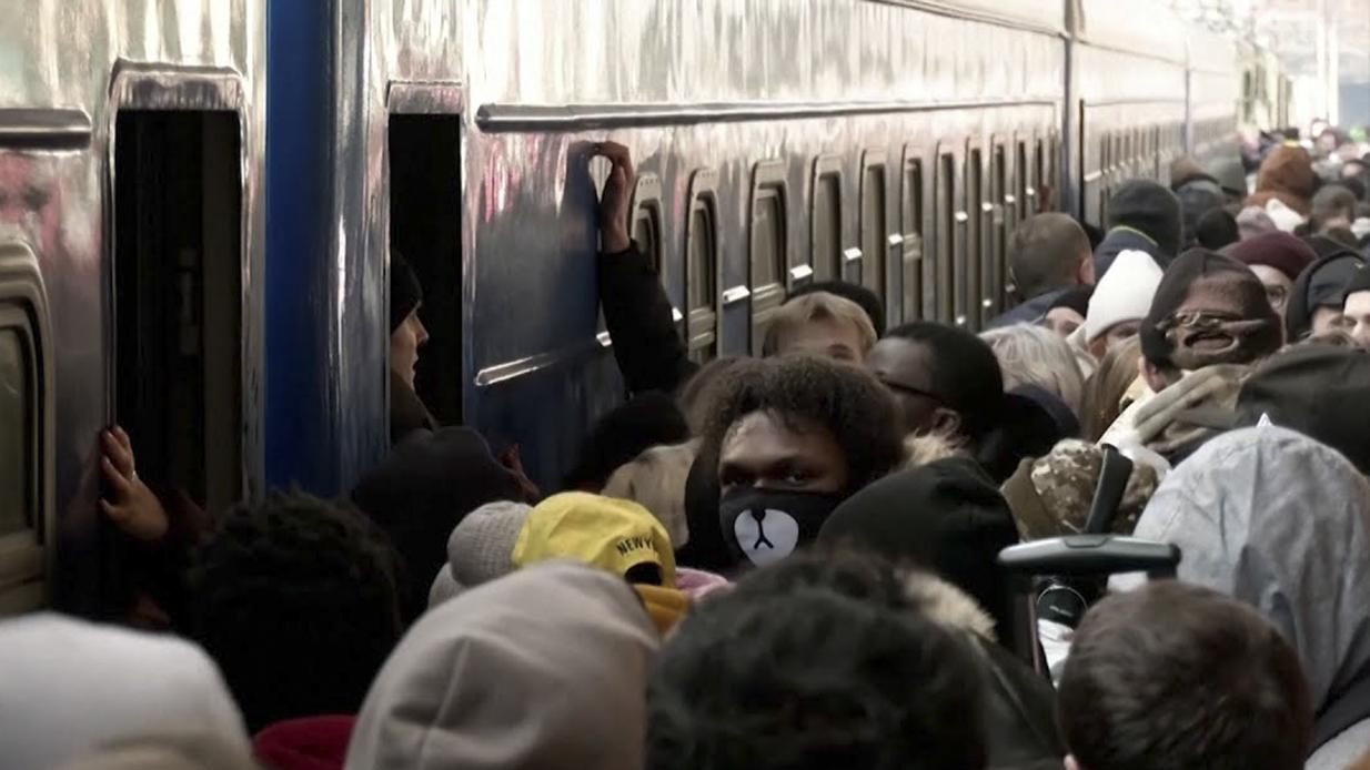 Чуть меньше 2 миллионов человек сейчас находится в Киеве, – Кличко Чуть меньше 2 миллионов человек сейчас находится в Киеве, – Кличко