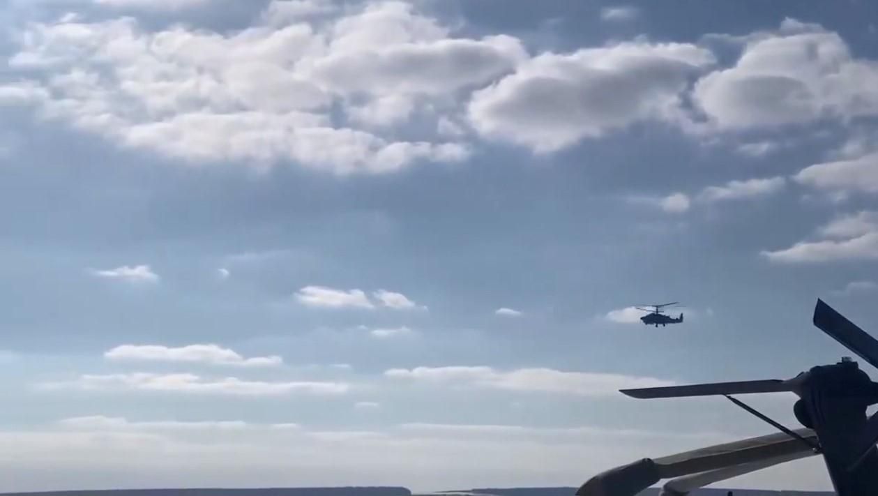 У Росії показали фейк про те, як вертольоти нібито знищують українську техніку - 24 Канал У Росії показали фейк про те, як вертольоти нібито знищують українську техніку - 24 Канал