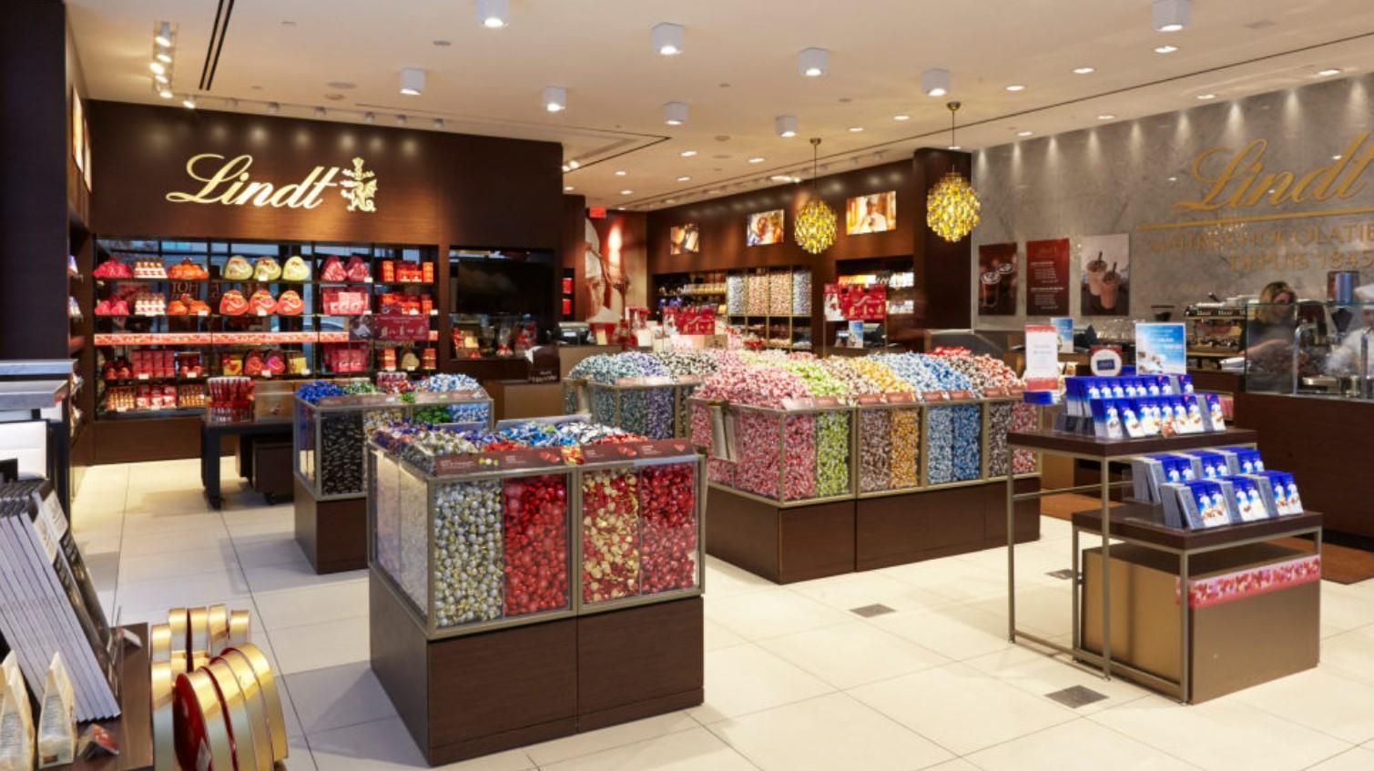 Швейцарский производитель шоколада Lindt останавливает бизнес в России Швейцарский производитель шоколада Lindt останавливает бизнес в России