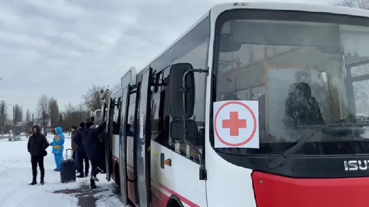 В Сумы заехали 36 автобусов: в Киевской области тоже продолжается эвакуация