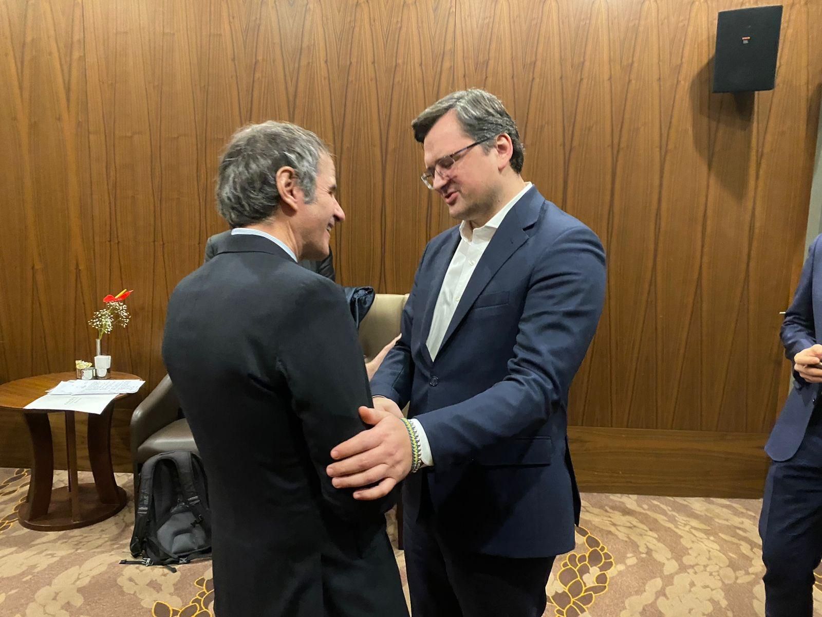 Кулеба провів в Анталії переговори з гендиректором МАГАТЕ - 24 Канал Кулеба провів в Анталії переговори з гендиректором МАГАТЕ - 24 Канал