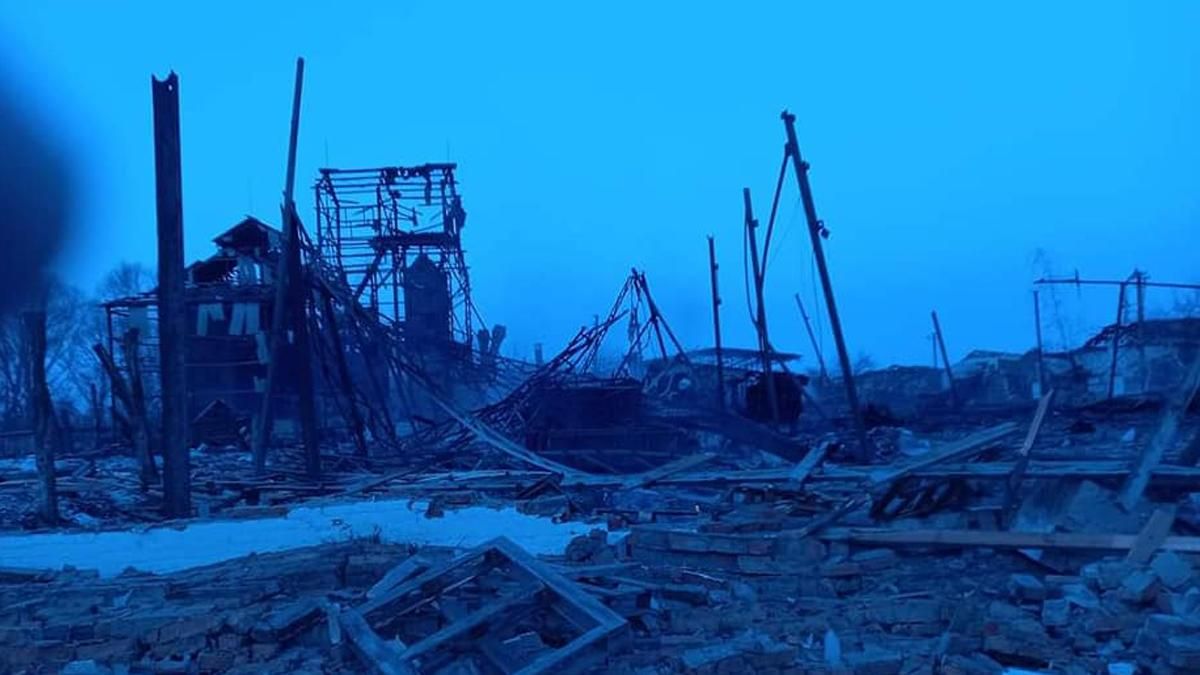 Оккупанты бомбили село на Сумщине: повсюду руины Оккупанты бомбили село на Сумщине: повсюду руины