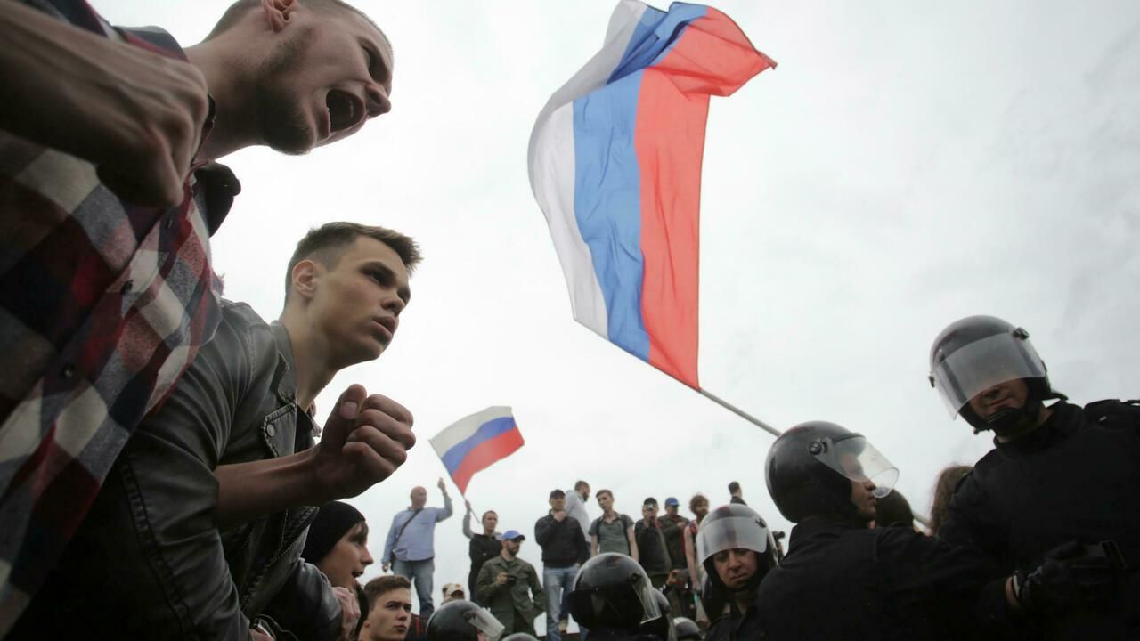 Путинская "Z-кампания" провалилась: среди молодежи РФ распространяются антивоенные настроения Путинская "Z-кампания" провалилась: среди молодежи РФ распространяются антивоенные настроения