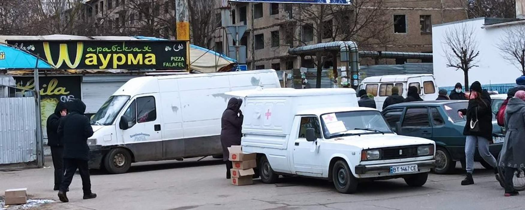 В Херсоне неизвестные продавали печенье из машин, используя символику Красного Креста В Херсоне неизвестные продавали печенье из машин, используя символику Красного Креста