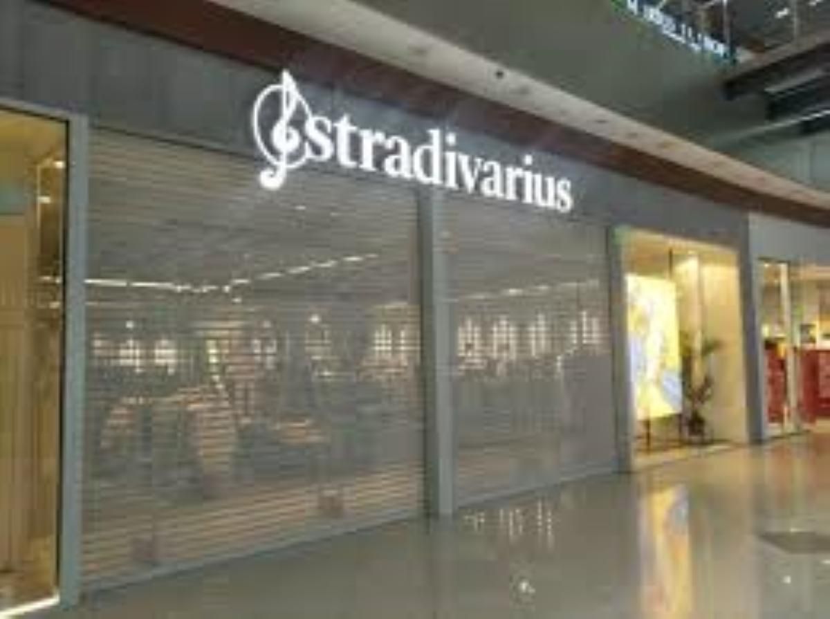 "Дом с привидениями": у россиян истерика из-за закрытых магазинов в торговых центрах "Дом с привидениями": у россиян истерика из-за закрытых магазинов в торговых центрах