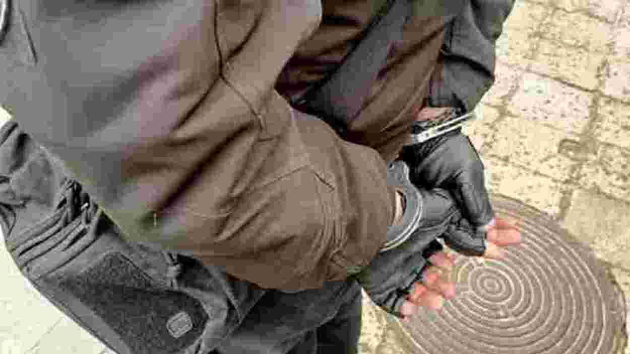 У центрі Дніпра затримали 2 диверсантів - 24 Канал У центрі Дніпра затримали 2 диверсантів - 24 Канал