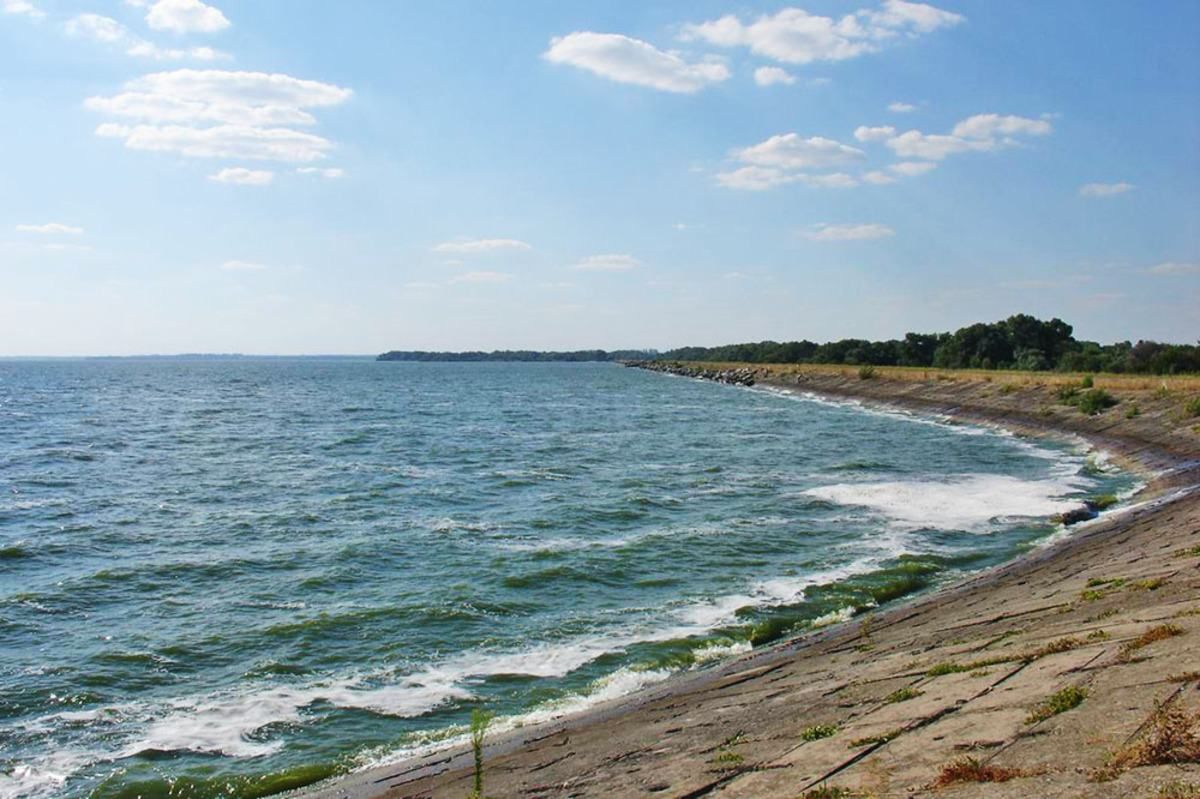 Окупанти замінували узбережжя Каховського водосховища, що межує із ЗАЕС - 24 Канал