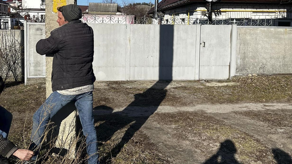 Тероборона Василькова прив'язала до стовпа п'яного водія - 24 Канал Тероборона Василькова прив'язала до стовпа п'яного водія - 24 Канал