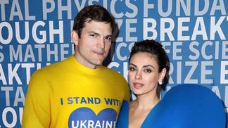 Мила Кунис, Адель и Мадонна надели виртуальные сине-желтые платья в форме сердца