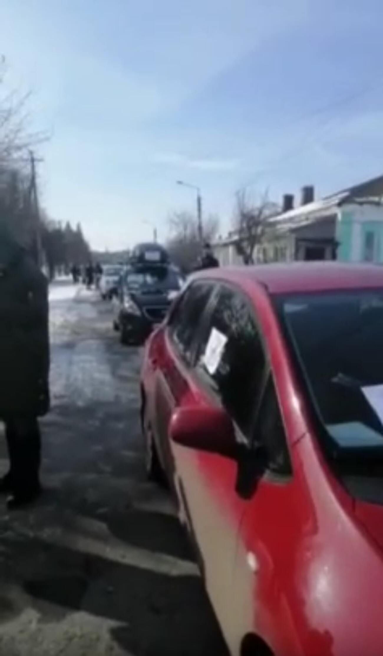 В Тростянке кафиры обстреляли эвакуационную колонну - 24 Канал В Тростянке кафиры обстреляли эвакуационную колонну - 24 Канал