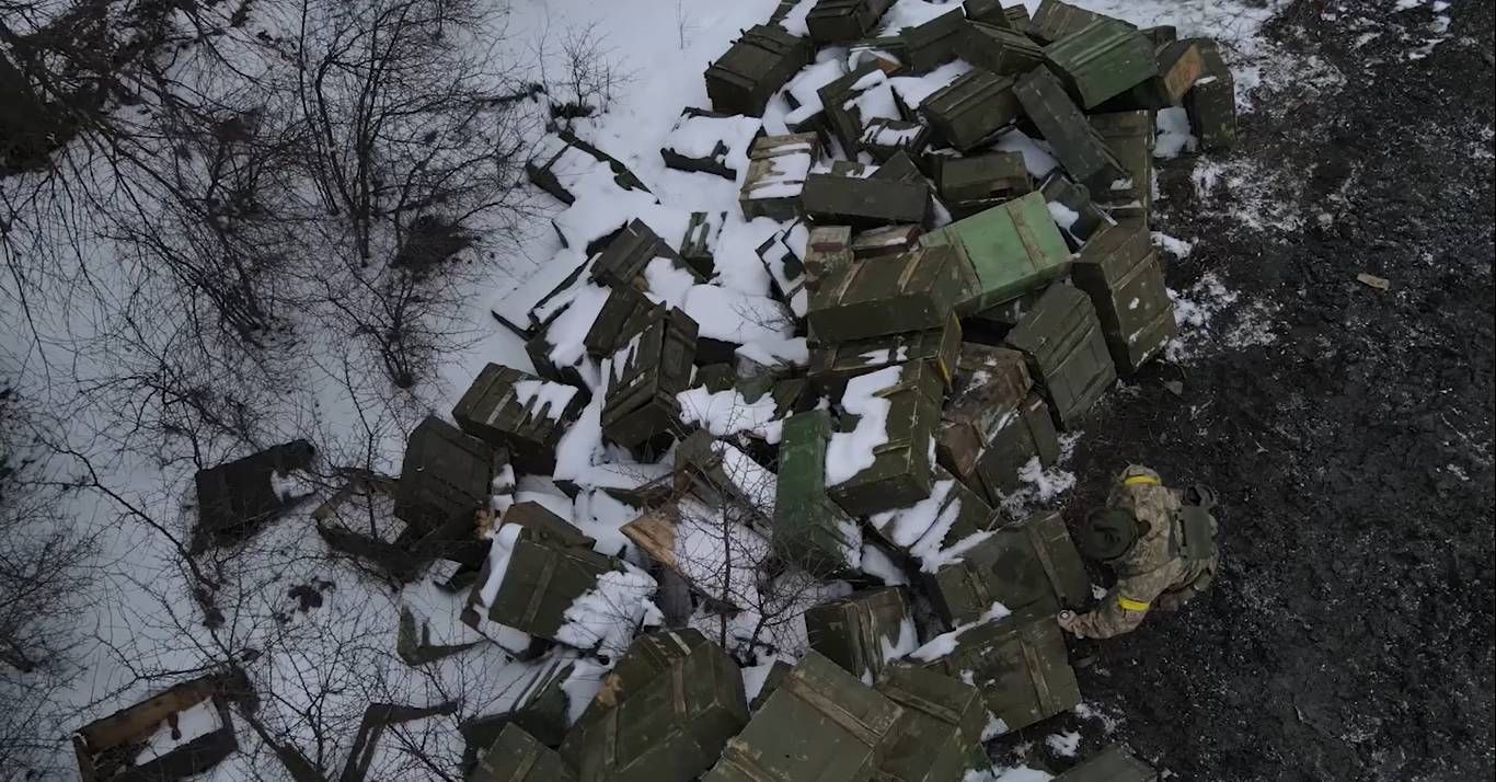 Які часи, така і розпаковка: холодноярівці показали, як збирають російські снаряди - 24 Канал