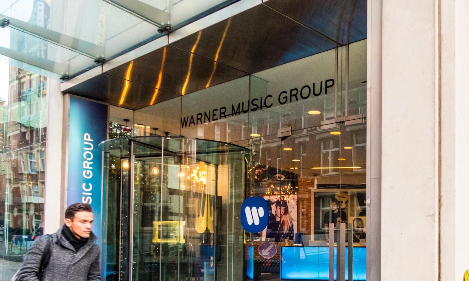 Компании Warner Music Group и Sony Music Group приостанавливают работу в Россию