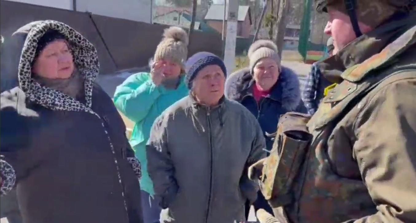 У людей боевое настроение, – мэр Ирпеня пообщался с местными У людей боевое настроение, – мэр Ирпеня пообщался с местными